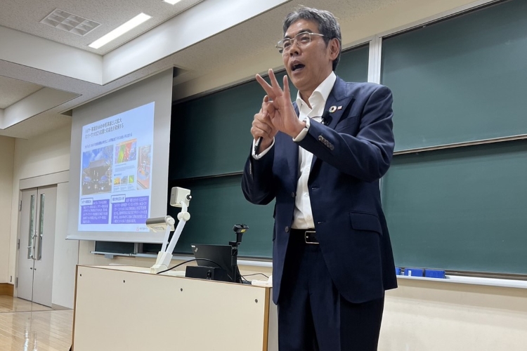青木社長登壇