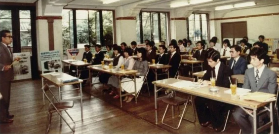 4月　学士ドライバー採用を開始