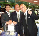 会場に設置したチャリティBOX。笑顔でチャリティ