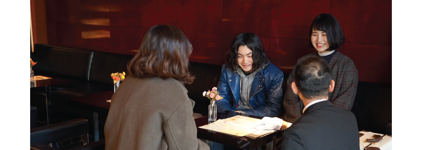 MKの待合室で打合せ